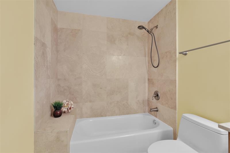 Image 33 of 58 For 9 20th Ave  403