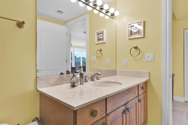 Image 34 of 58 For 9 20th Ave  403