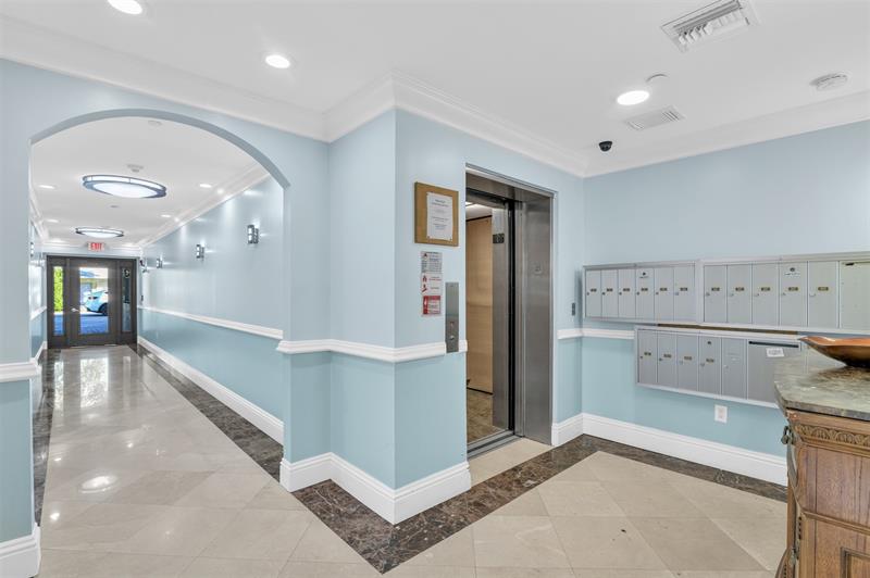 Image 43 of 58 For 9 20th Ave  403