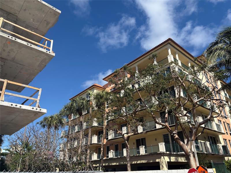 Image 48 of 58 For 9 20th Ave  403