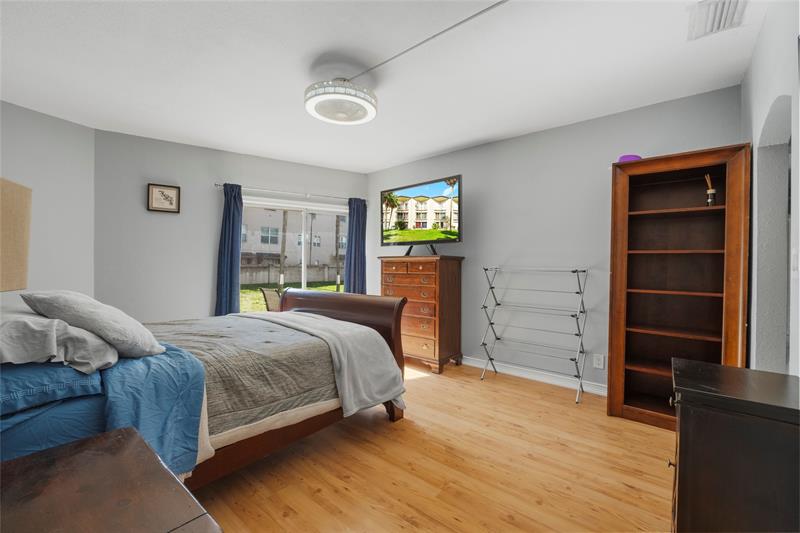 Image 13 of 20 For 1967 Ocean Blvd  103