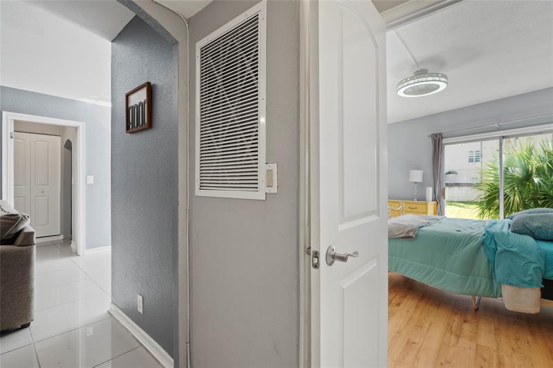 Image 18 of 20 For 1967 Ocean Blvd  103