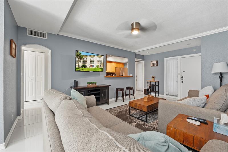 Image 3 of 20 For 1967 Ocean Blvd  103