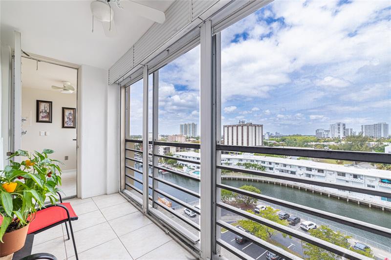 Image 12 of 28 For 100 Golden Isles Dr  911