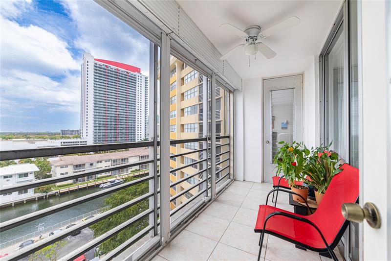 Image 13 of 28 For 100 Golden Isles Dr  911