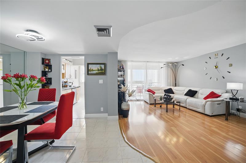 Image 14 of 28 For 100 Golden Isles Dr  911