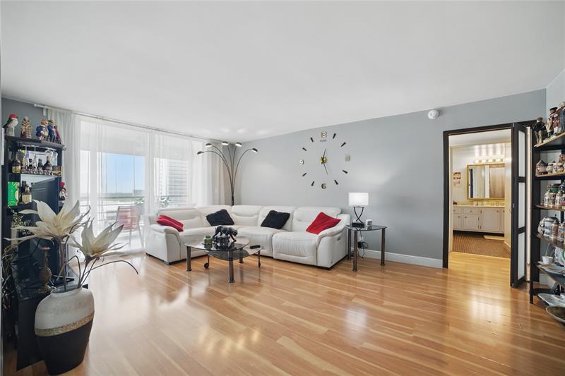 Image 15 of 28 For 100 Golden Isles Dr  911