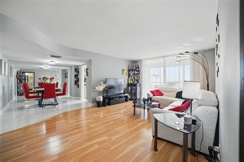 Image 16 of 28 For 100 Golden Isles Dr  911