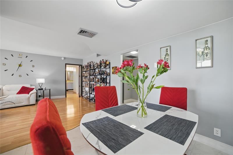 Image 17 of 28 For 100 Golden Isles Dr  911