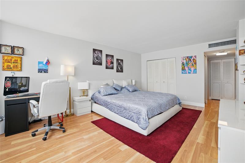 Image 24 of 28 For 100 Golden Isles Dr  911