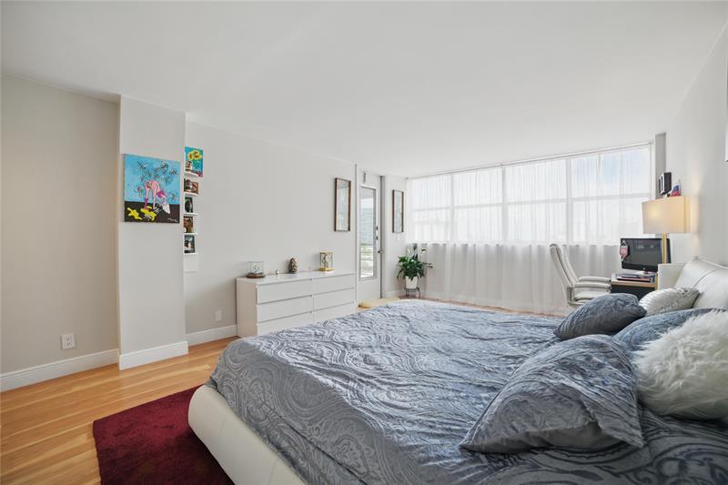 Image 25 of 28 For 100 Golden Isles Dr  911