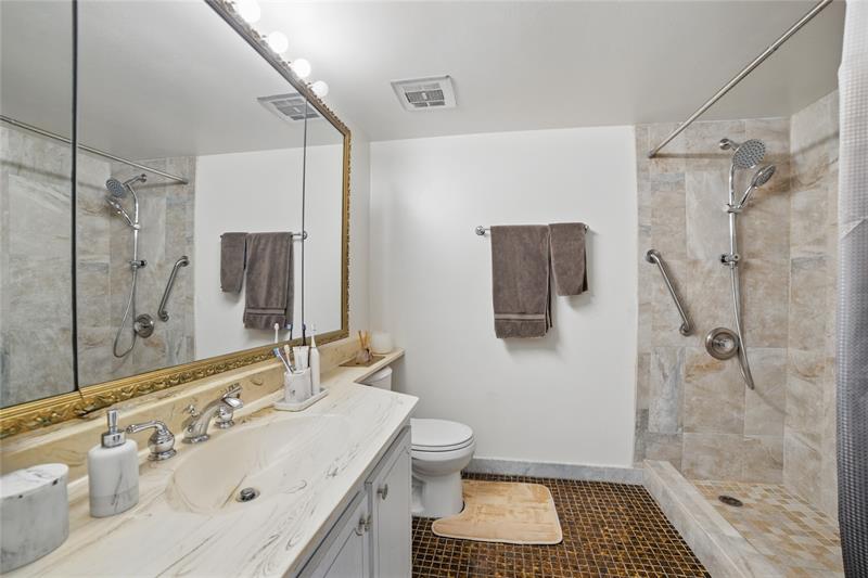 Image 27 of 28 For 100 Golden Isles Dr  911