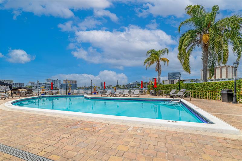 Image 3 of 28 For 100 Golden Isles Dr  911