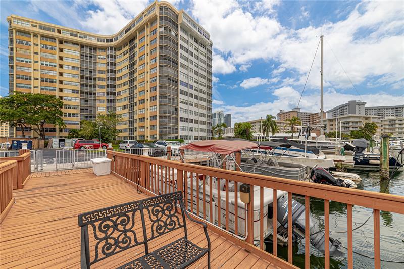 Image 4 of 28 For 100 Golden Isles Dr  911