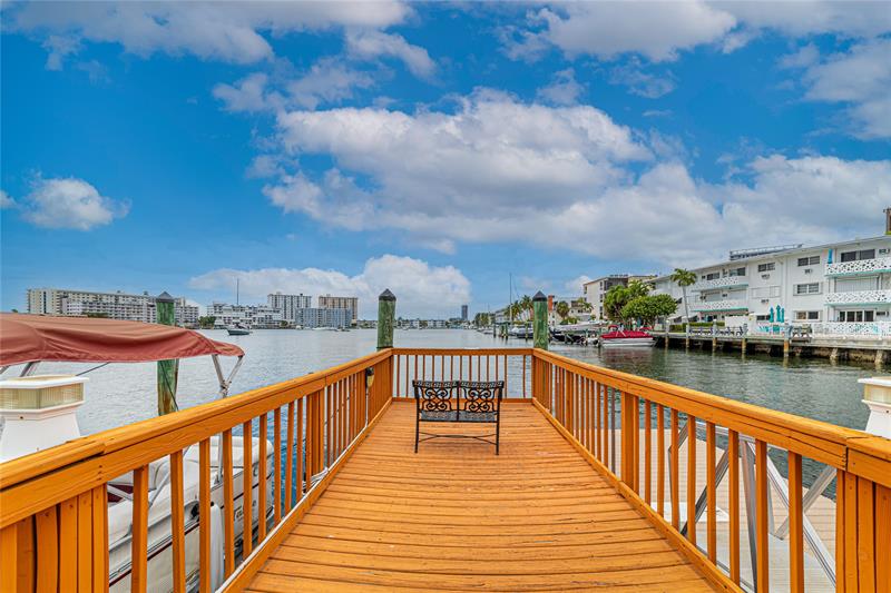 Image 5 of 28 For 100 Golden Isles Dr  911