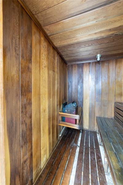 Image 8 of 28 For 100 Golden Isles Dr  911