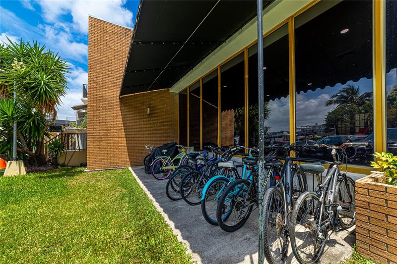 Image 9 of 28 For 100 Golden Isles Dr  911