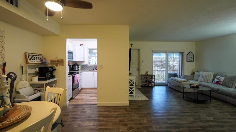 Image 14 of 22 For 5377 40th Ave  105