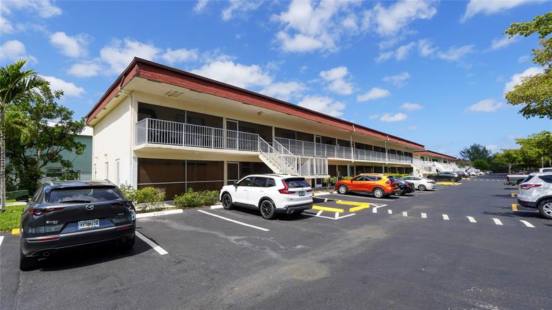 Image 3 of 22 For 5377 40th Ave  105