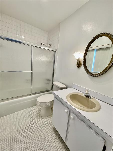 Image 11 of 16 For 424 Riverside Dr  102