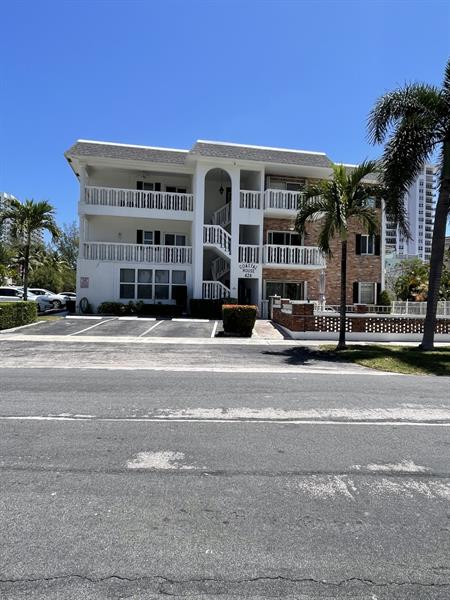 Image 2 of 16 For 424 Riverside Dr  102