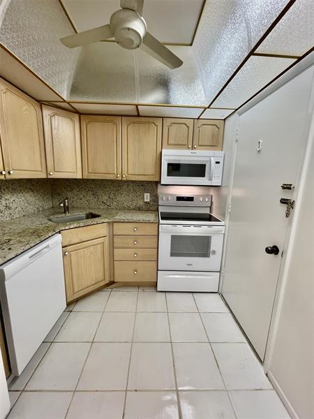 Image 4 of 16 For 424 Riverside Dr  102
