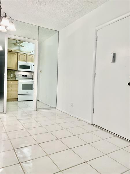 Image 6 of 16 For 424 Riverside Dr  102