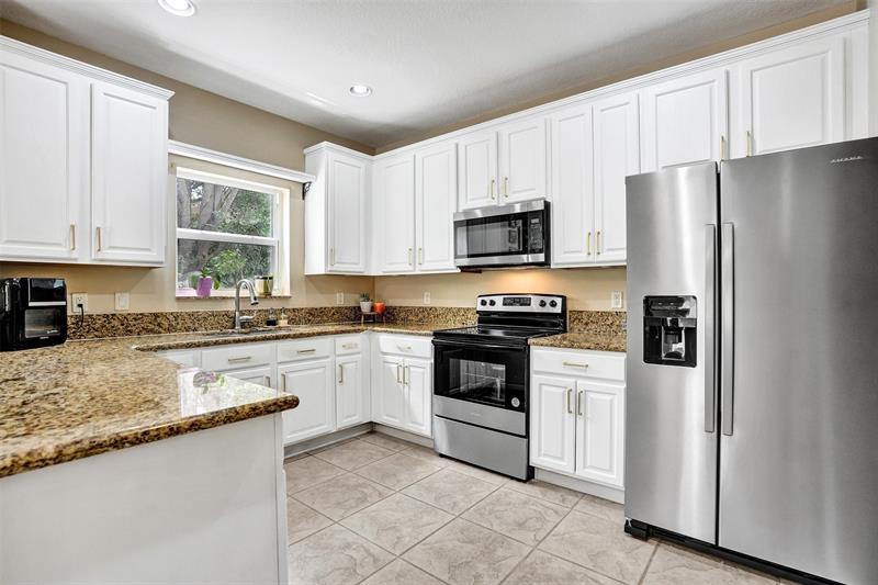 Image 11 of 38 For 12652 6th Ct