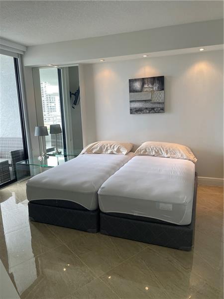 Image 10 of 22 For 3300 192 St  1015