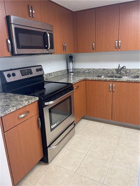 Image 11 of 22 For 3300 192 St  1015