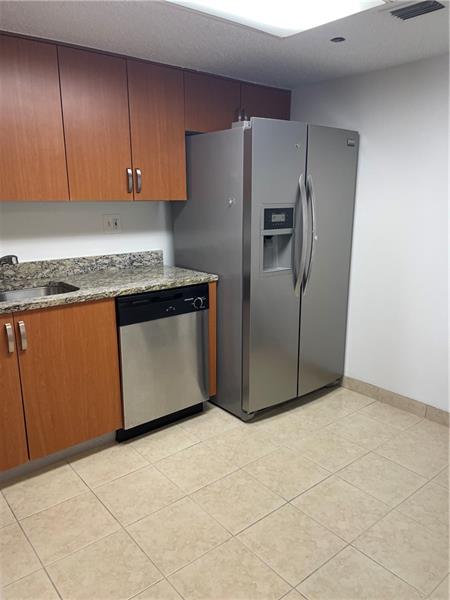 Image 12 of 22 For 3300 192 St  1015