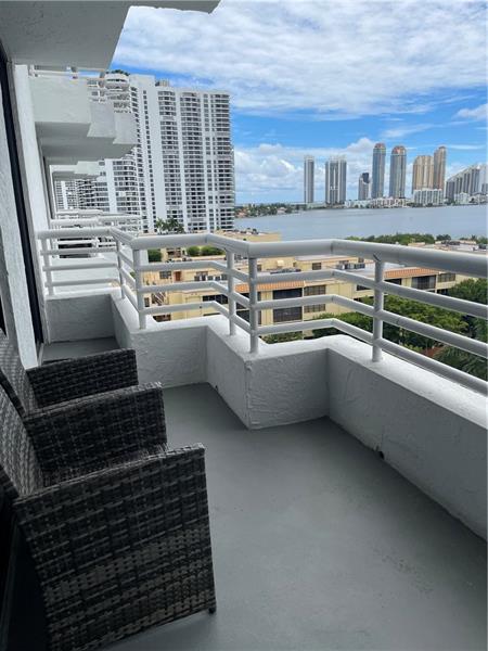 Image 17 of 22 For 3300 192 St  1015