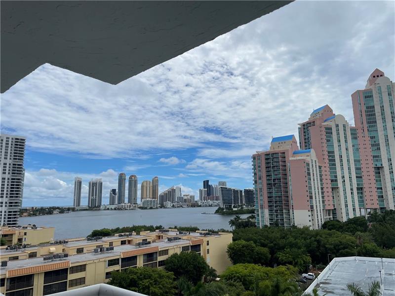 Image 18 of 22 For 3300 192 St  1015