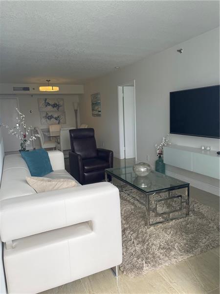 Image 19 of 22 For 3300 192 St  1015