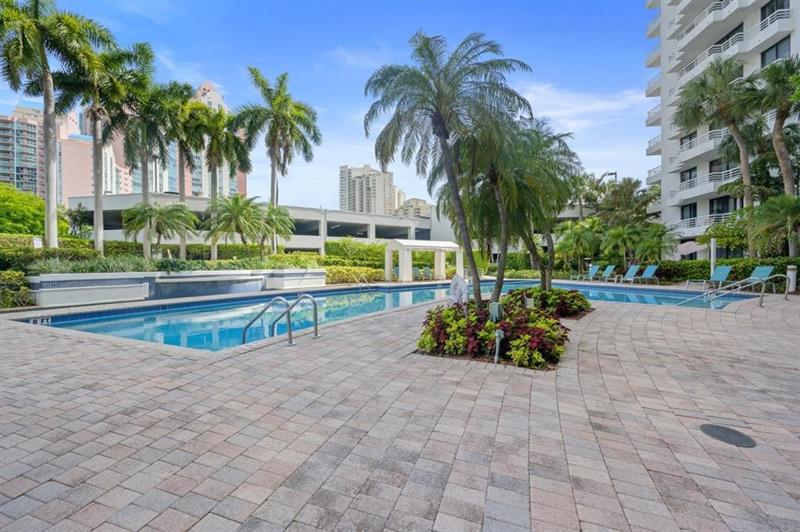 Image 21 of 22 For 3300 192 St  1015