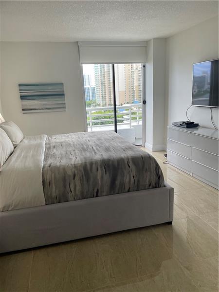 Image 7 of 22 For 3300 192 St  1015