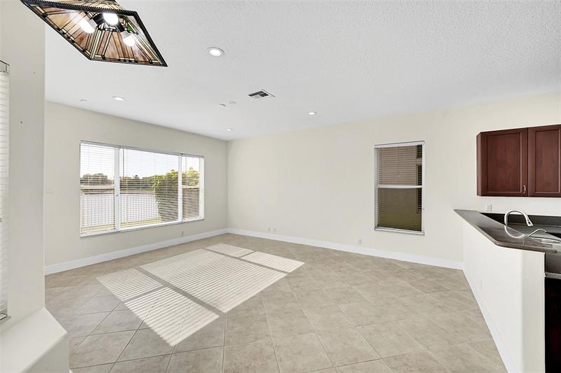 Image 22 of 57 For 1221 Bay View Way