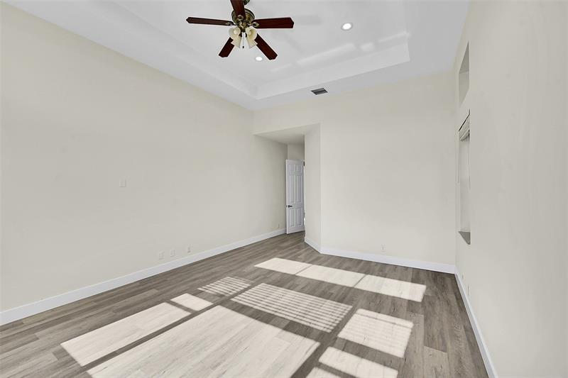 Image 28 of 57 For 1221 Bay View Way