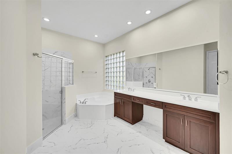 Image 32 of 57 For 1221 Bay View Way