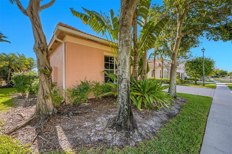 Image 5 of 57 For 1221 Bay View Way