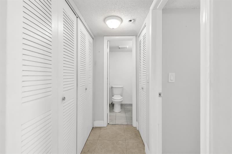 Image 16 of 31 For 3050 Sunrise Lakes Dr  307