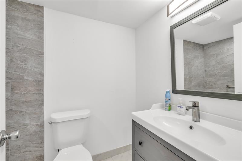 Image 17 of 31 For 3050 Sunrise Lakes Dr  307