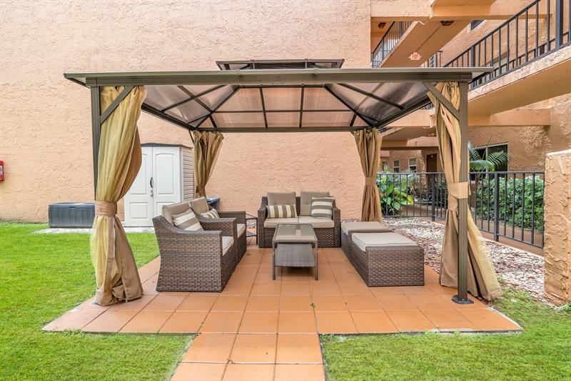 Image 27 of 31 For 3050 Sunrise Lakes Dr  307