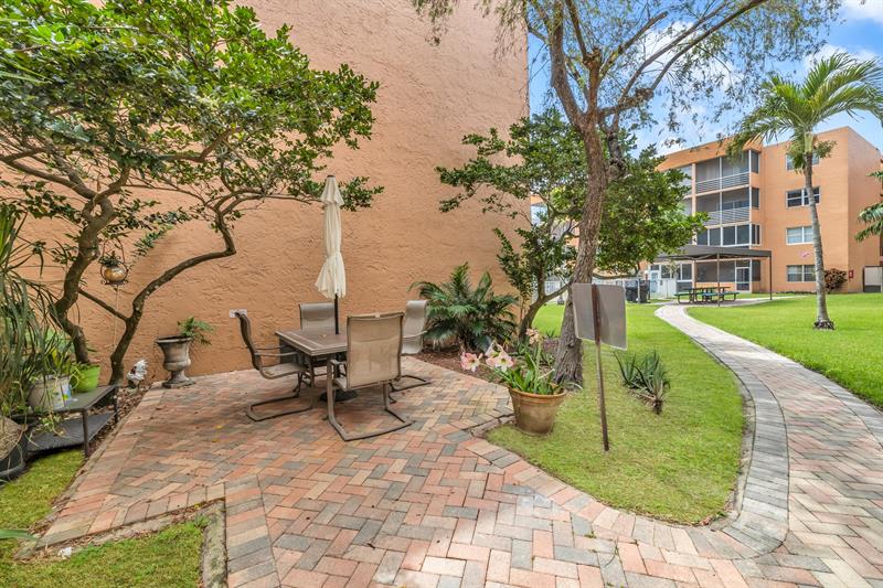 Image 28 of 31 For 3050 Sunrise Lakes Dr  307