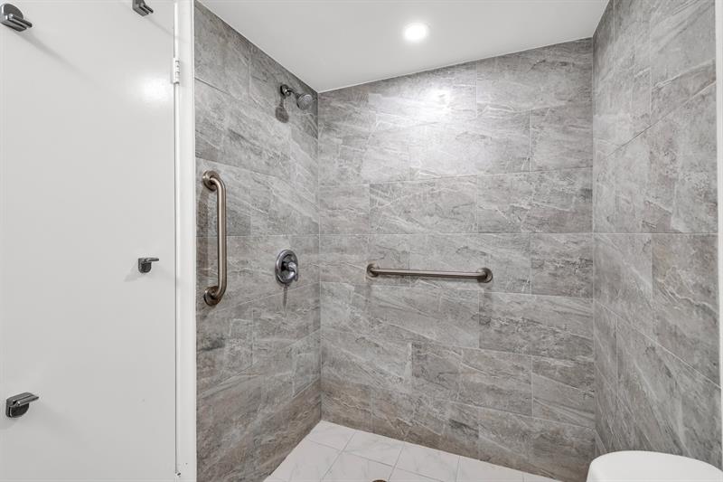 Image 8 of 31 For 3050 Sunrise Lakes Dr  307