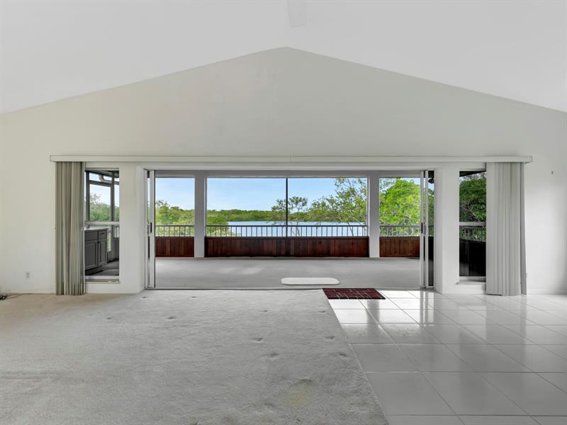 Image 16 of 36 For 1700 Coconut Dr