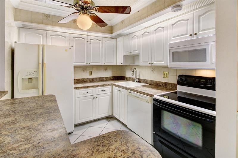 Image 11 of 19 For 9926 Belfort Cir  106