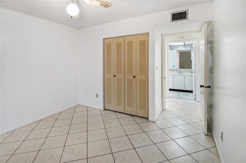 Image 17 of 19 For 9926 Belfort Cir  106