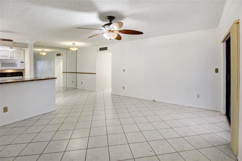 Image 4 of 19 For 9926 Belfort Cir  106
