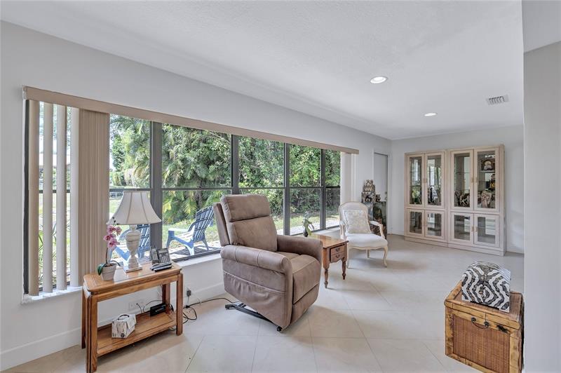 Image 18 of 34 For 10619 Ladypalm Lane  B